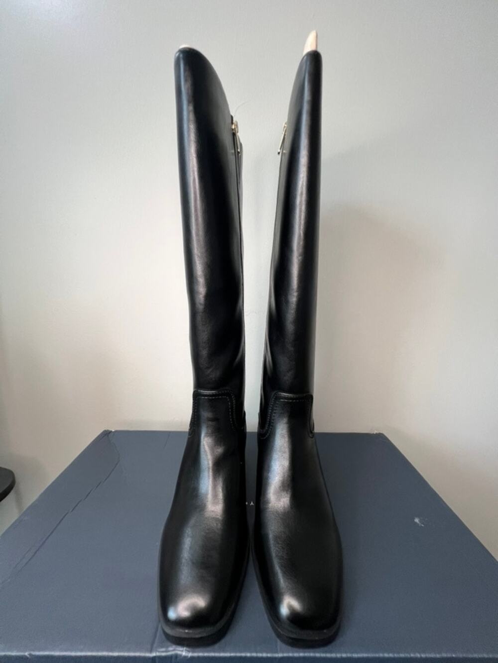 Tommy Hilfiger Black Knee High Boots Block Heel Side Zip Women's 8.5M NIB